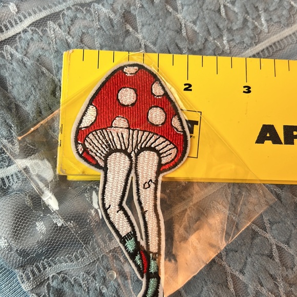 Patches set of 3: 2 Mushrooms 🍄 & lips Patch Iron On 🆕 NEW - Picture 8 of 9